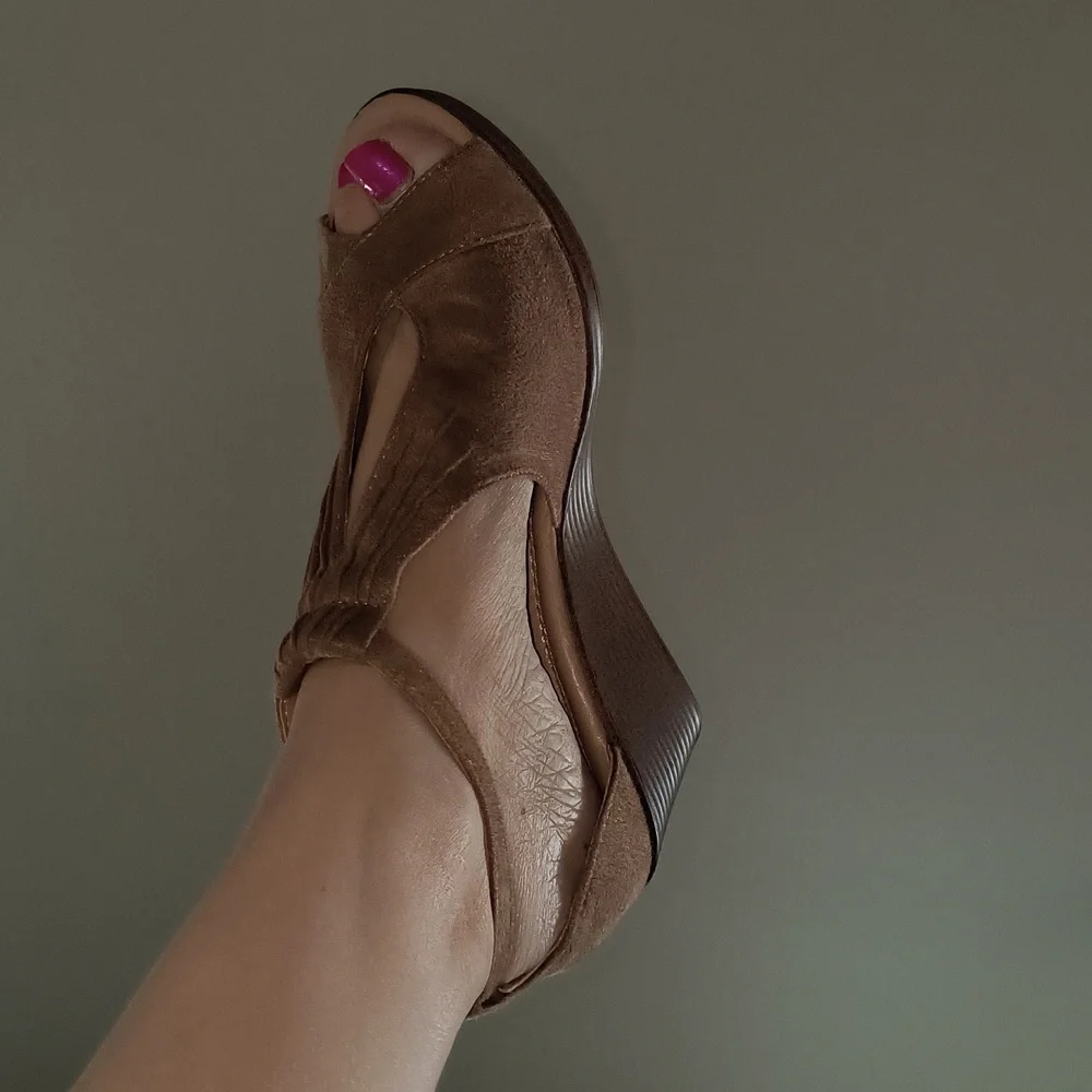 Journee Collection comfortable wedge